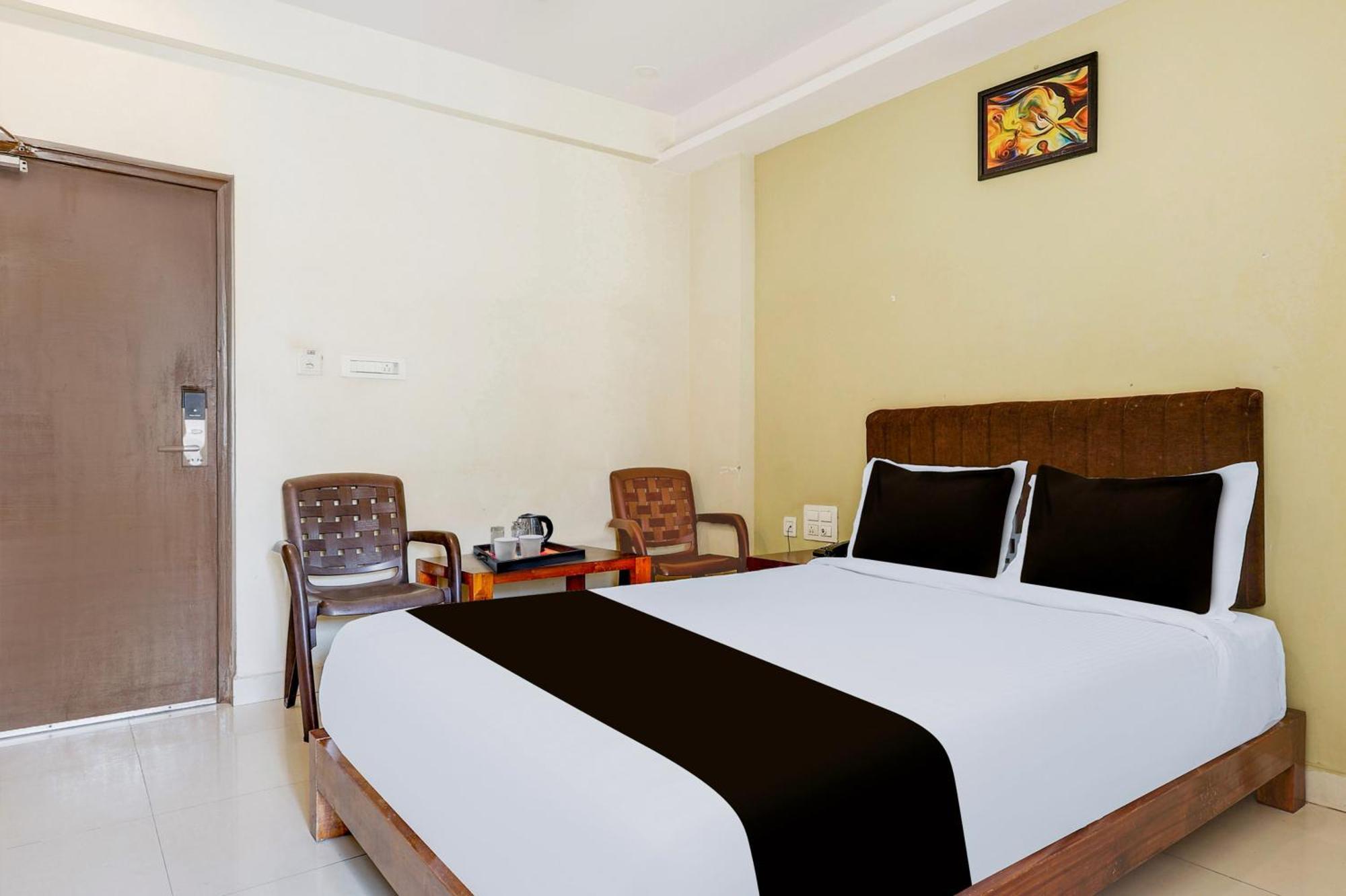Отель Super Townhouse Dwarka Nagar Near Ramatalkies Вишакхапатнам Экстерьер фото