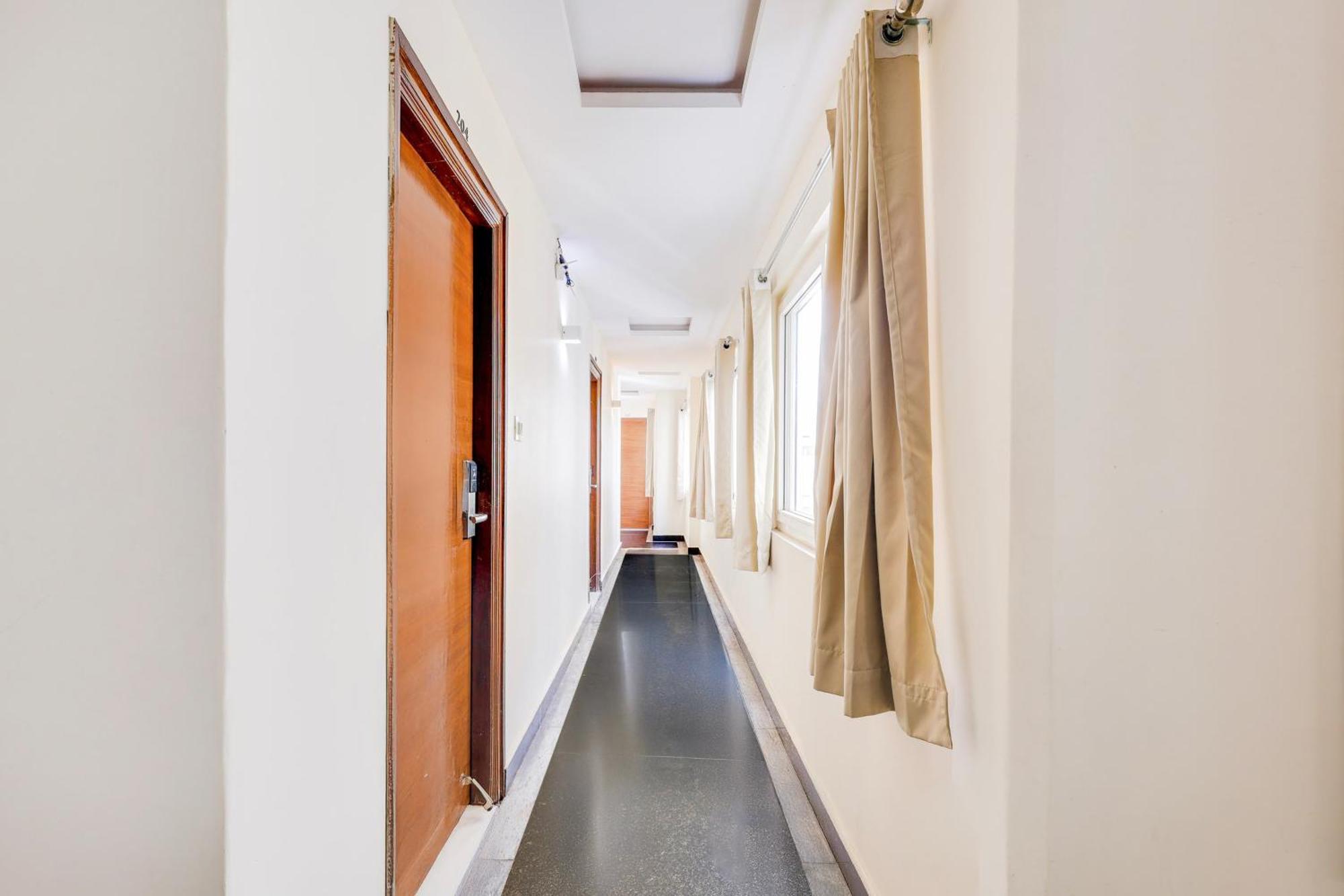 Отель Super Townhouse Dwarka Nagar Near Ramatalkies Вишакхапатнам Экстерьер фото
