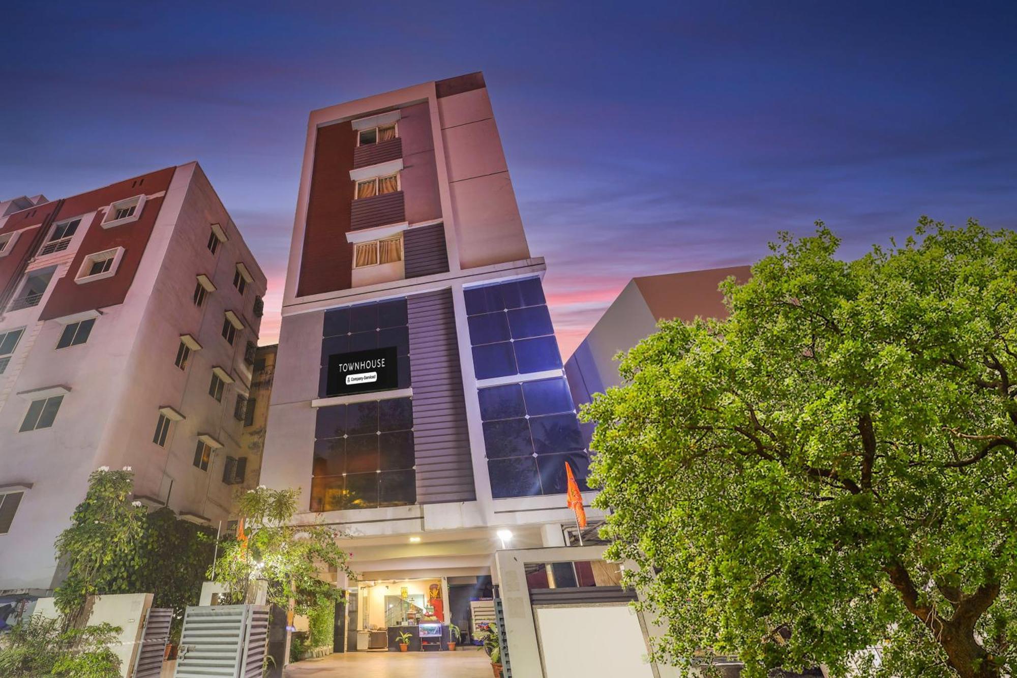 Отель Super Townhouse Dwarka Nagar Near Ramatalkies Вишакхапатнам Экстерьер фото