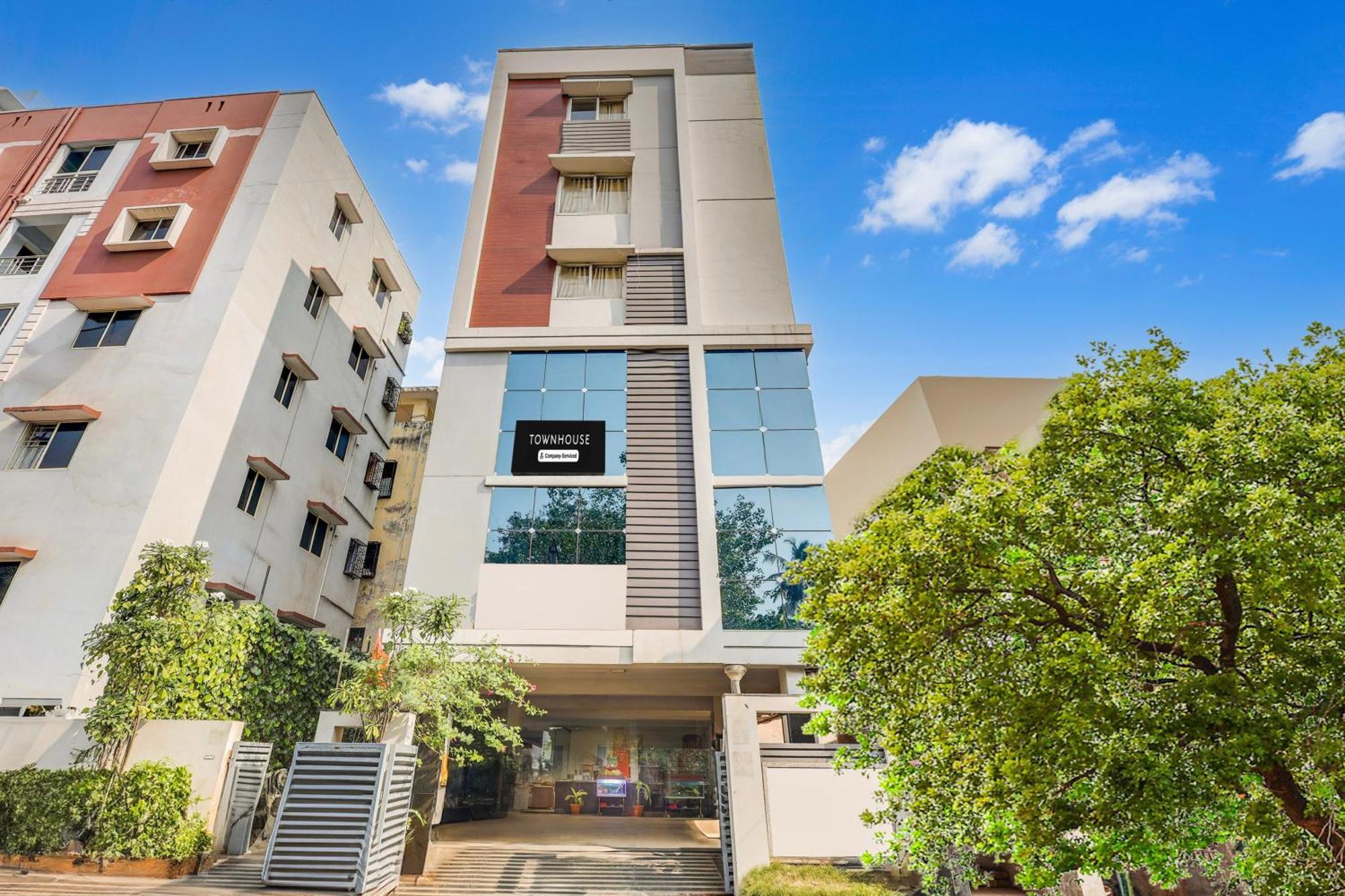 Отель Super Townhouse Dwarka Nagar Near Ramatalkies Вишакхапатнам Экстерьер фото